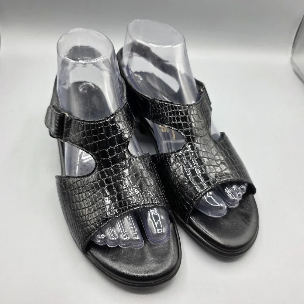 SAS Suntimer Sandals Womens 8.5 Black Patent Leather Croc Embossed Comfort Shoes